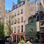 Rooftop Triplex With Garden At Notre Dame