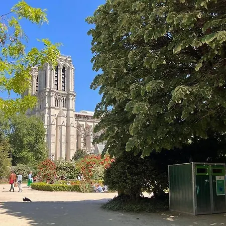 Apartment Rooftop Triplex With Garden At Notre Dame